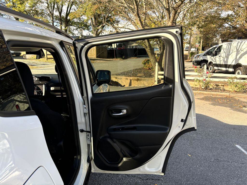 Used 2022 Jeep Renegade Sport w/ Sport Appearance Group image 11