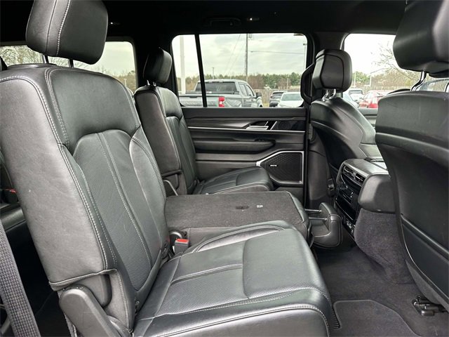 Used 2023 Jeep Wagoneer L Series II image 11