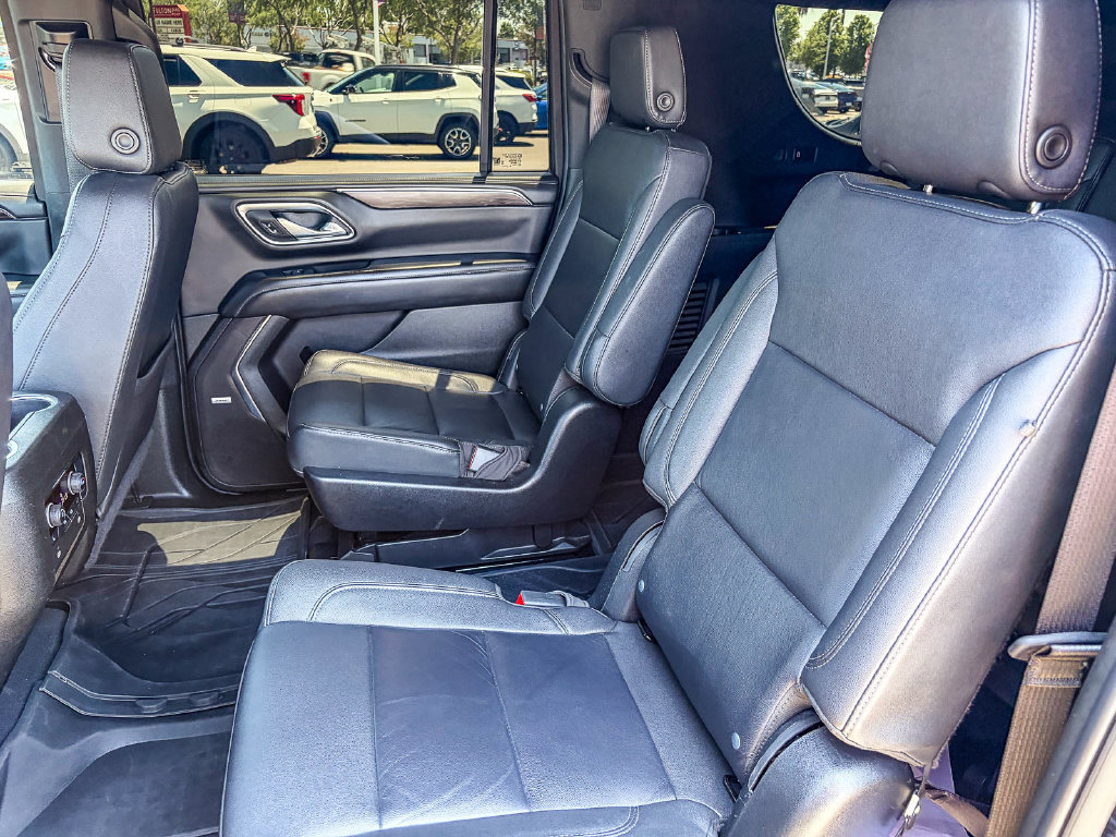 Used 2024 Chevrolet Suburban Z71 w/ Luxury Package AWD/4WD image 40