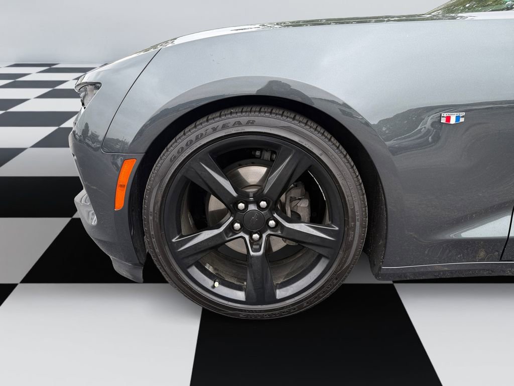 Used 2018 Chevrolet Camaro LT RWD image 14