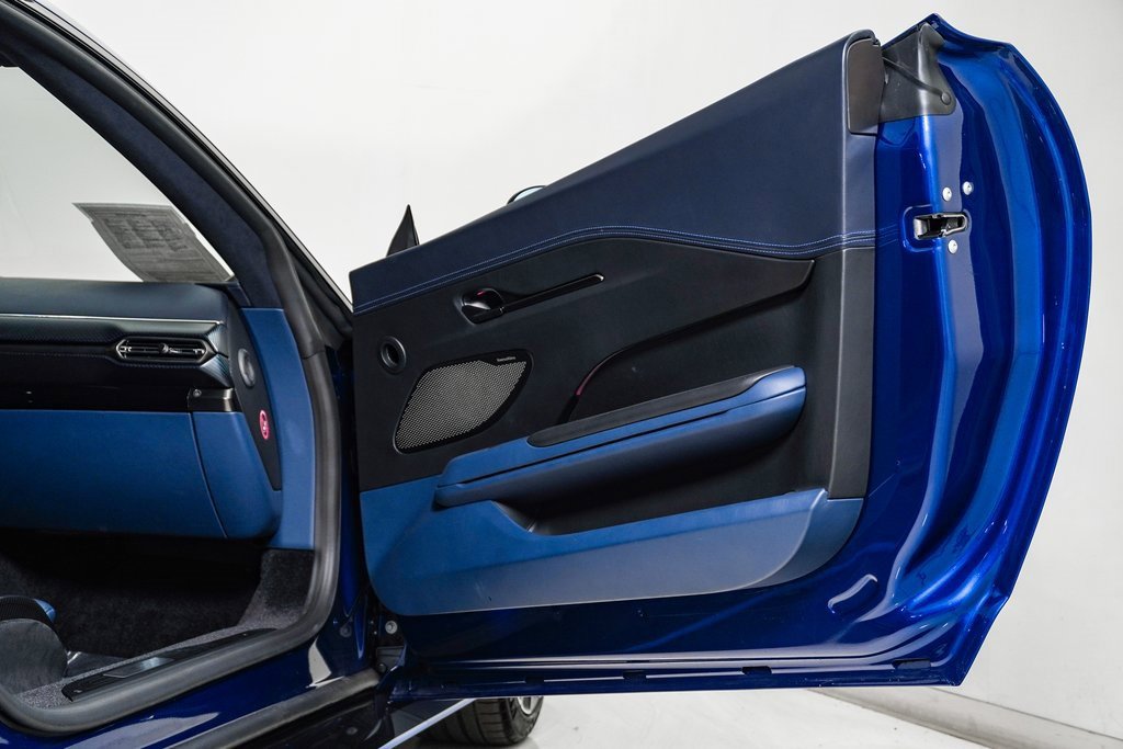 Used 2025 Aston Martin V8 Vantage Coupe image 19