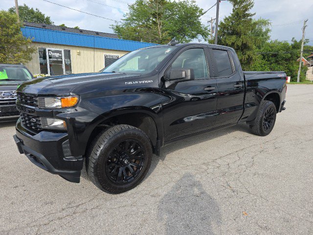 Used 2020 Chevrolet Silverado 1500 Custom w/ Custom Value Package image 2