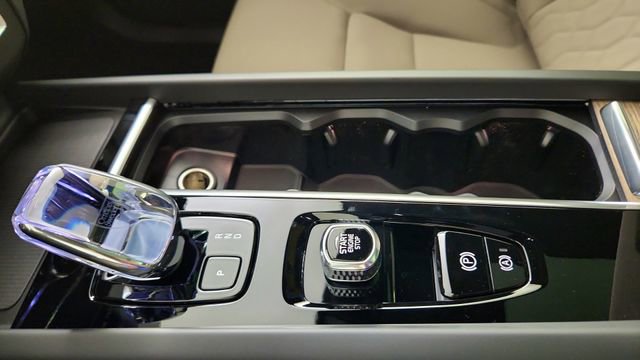 New 2026 Volvo XC60 T8 Plus w/ Climate Package PRO AWD/4WD image 17