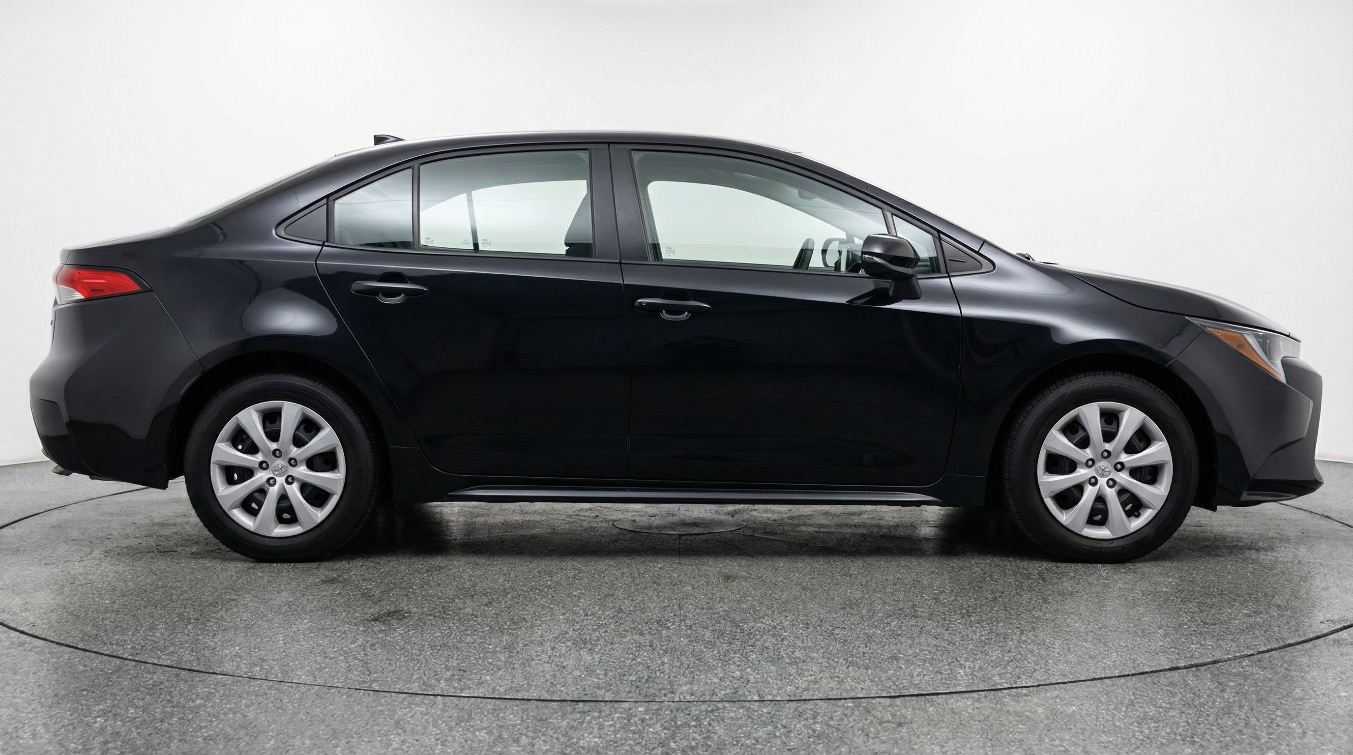 Used 2025 Toyota Corolla LE FWD image 11