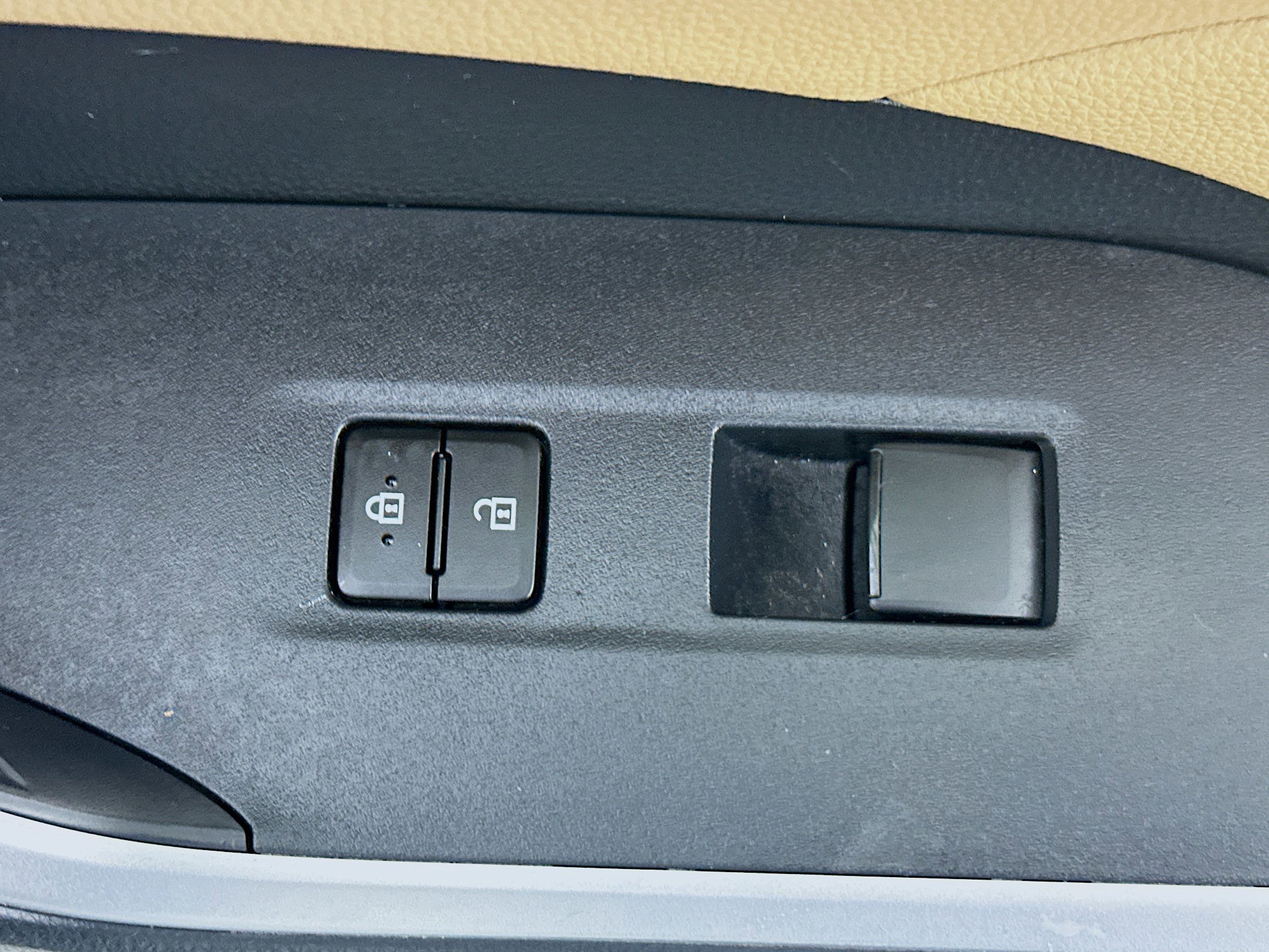 Certified 2025 Toyota RAV4 LE image 28