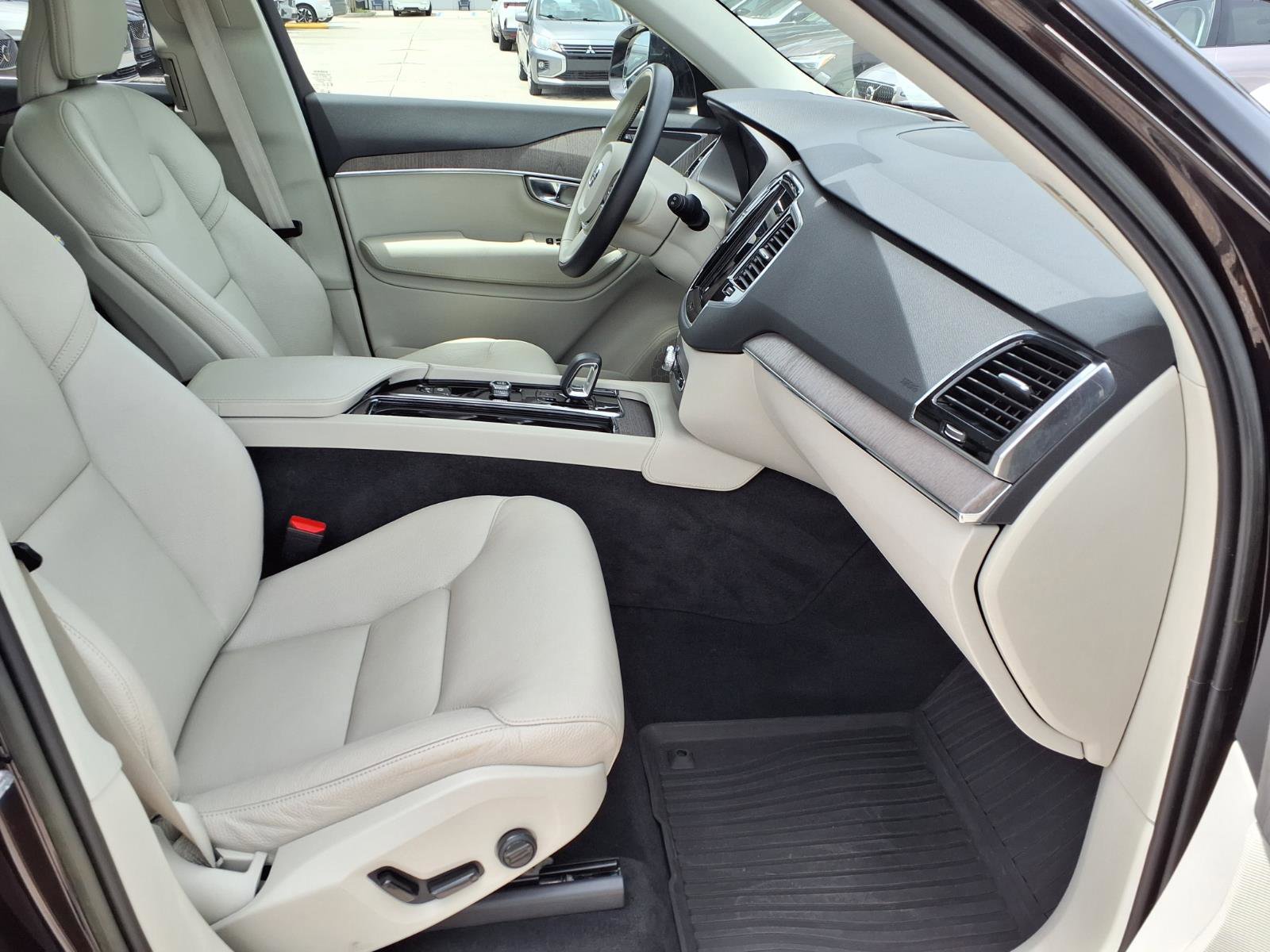 Certified 2023 Volvo XC90 B6 Plus w/ Protection Package Premier AWD/4WD image 11
