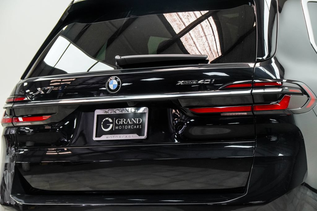 Used 2025 BMW X7 xDrive40i AWD/4WD image 14