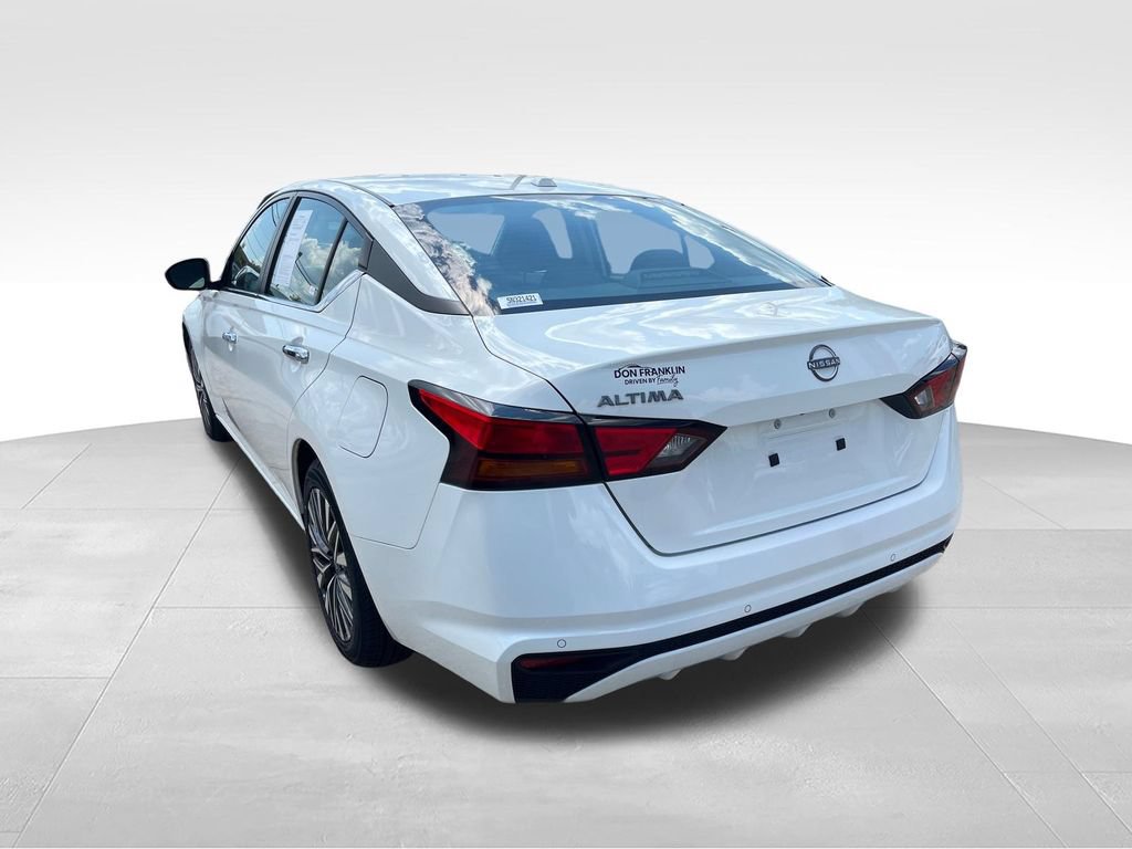 Used 2025 Nissan Altima 2.5 SV FWD image 3