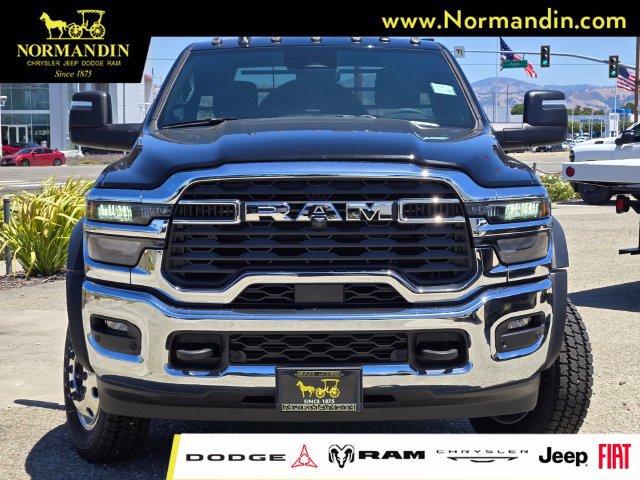 New 2025 RAM 5500 Tradesman w/ Safety Group AWD/4WD image 2