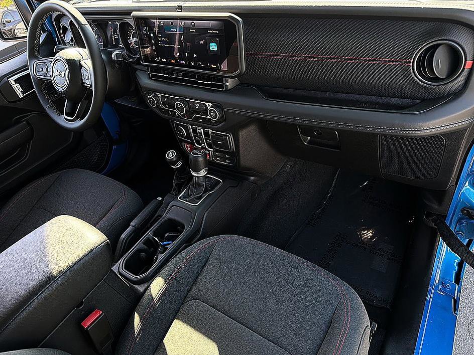 Used 2025 Jeep Wrangler Unlimited Rubicon AWD/4WD image 22