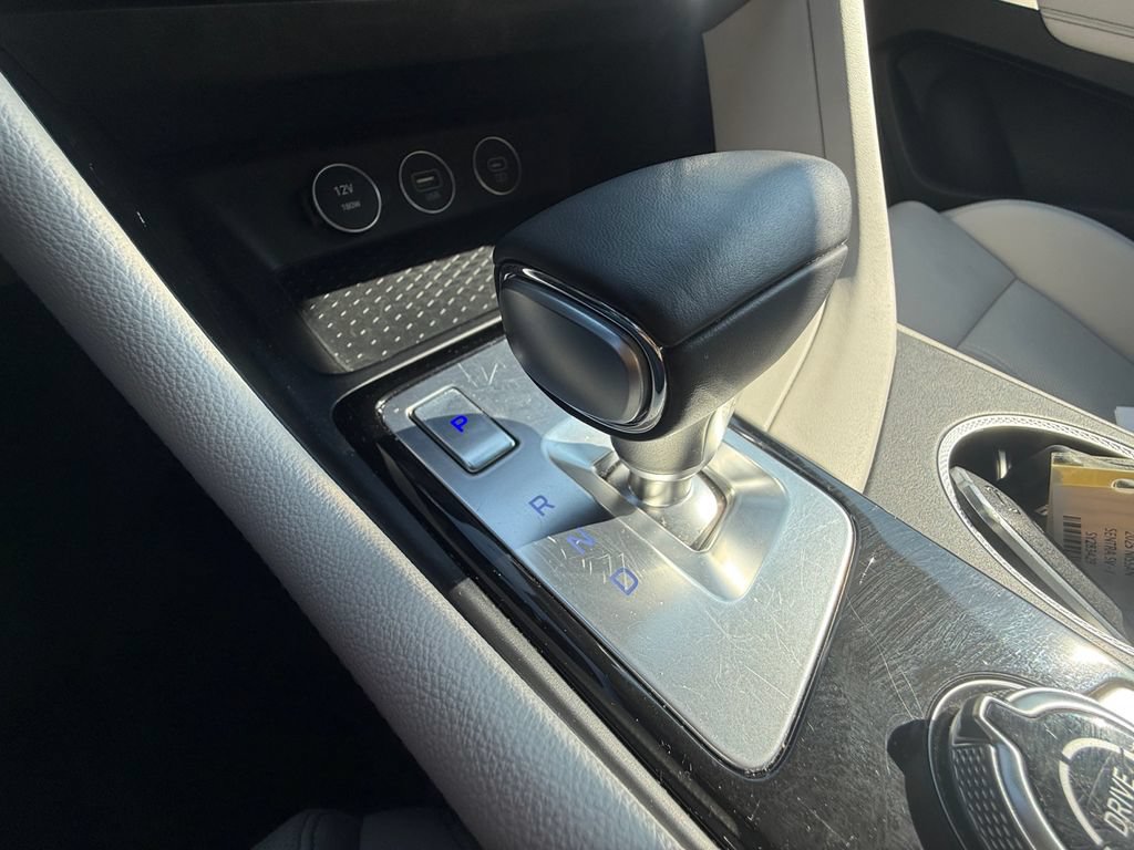 Used 2025 Genesis G70 2.5T AWD/4WD image 31