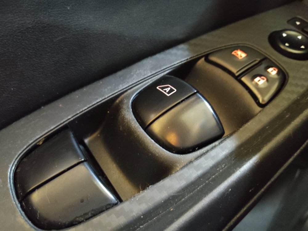 Used 2025 Nissan Sentra SV FWD image 27