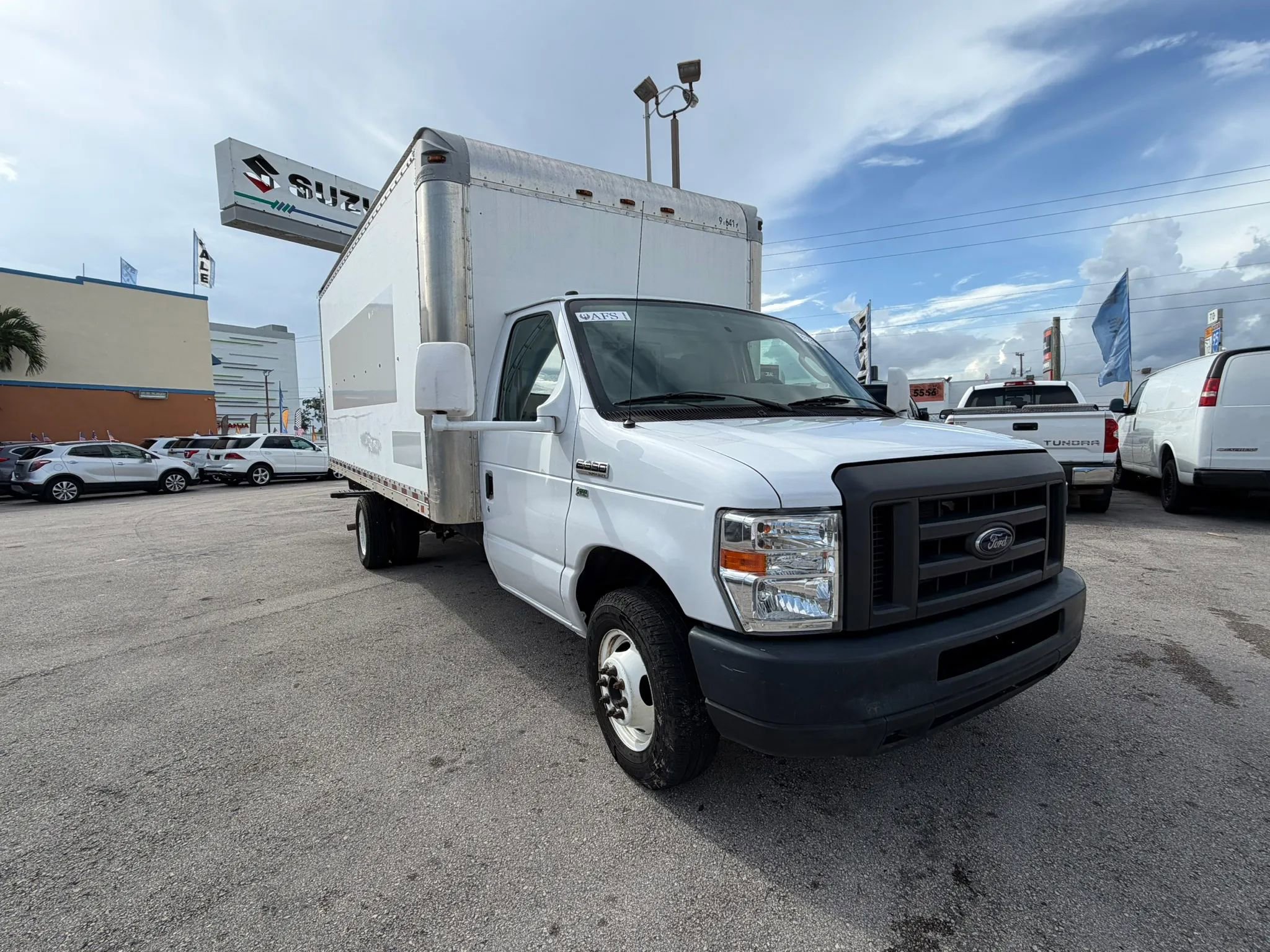 Used 2019 Ford E-350 and Econoline 350 Super Duty w/ Power Windows & Locks Group RWD image 3