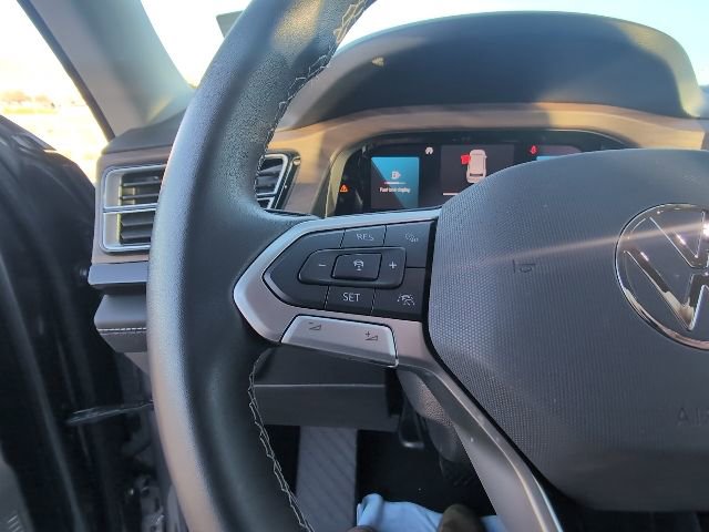 Used 2025 Volkswagen Atlas SE image 16