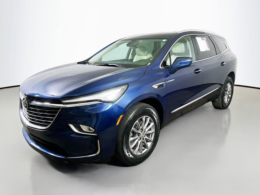 Used 2023 Buick Enclave Essence image 3