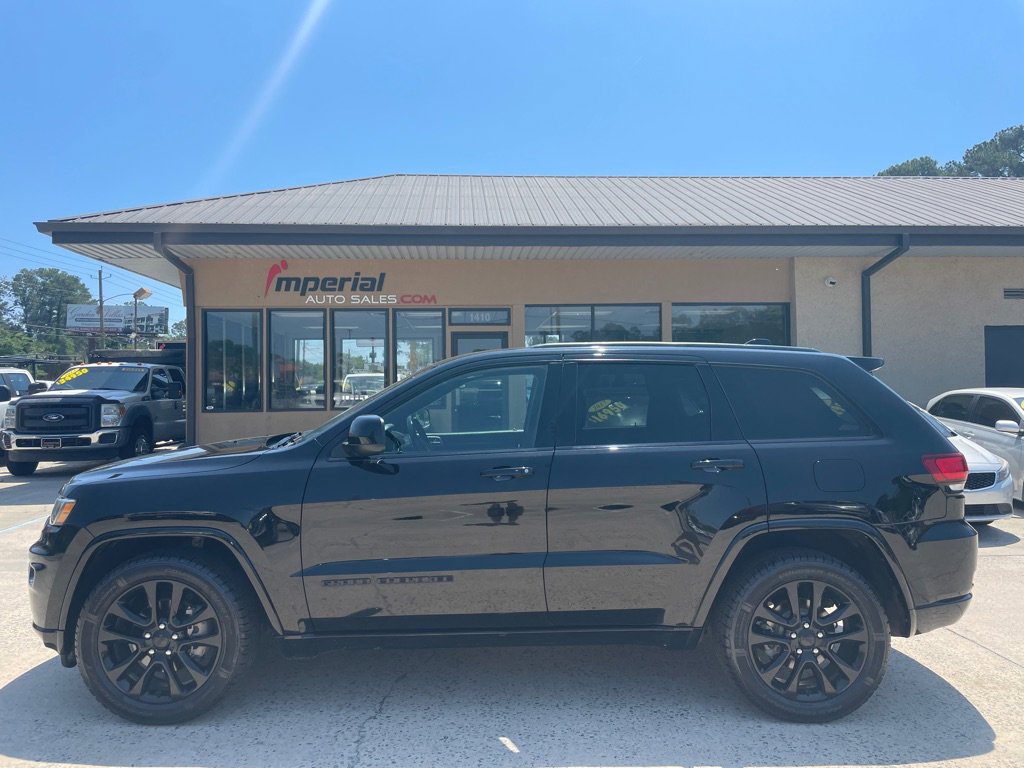 Used 2020 Jeep Grand Cherokee Altitude image 2