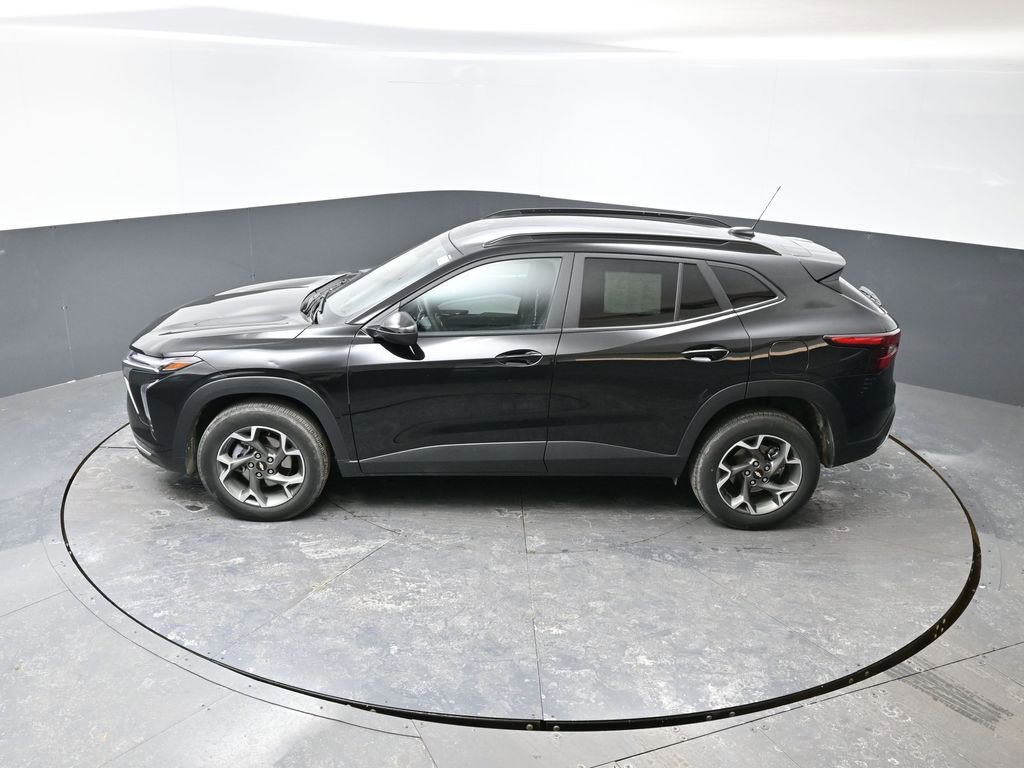 Used 2025 Chevrolet Trax LT image 44
