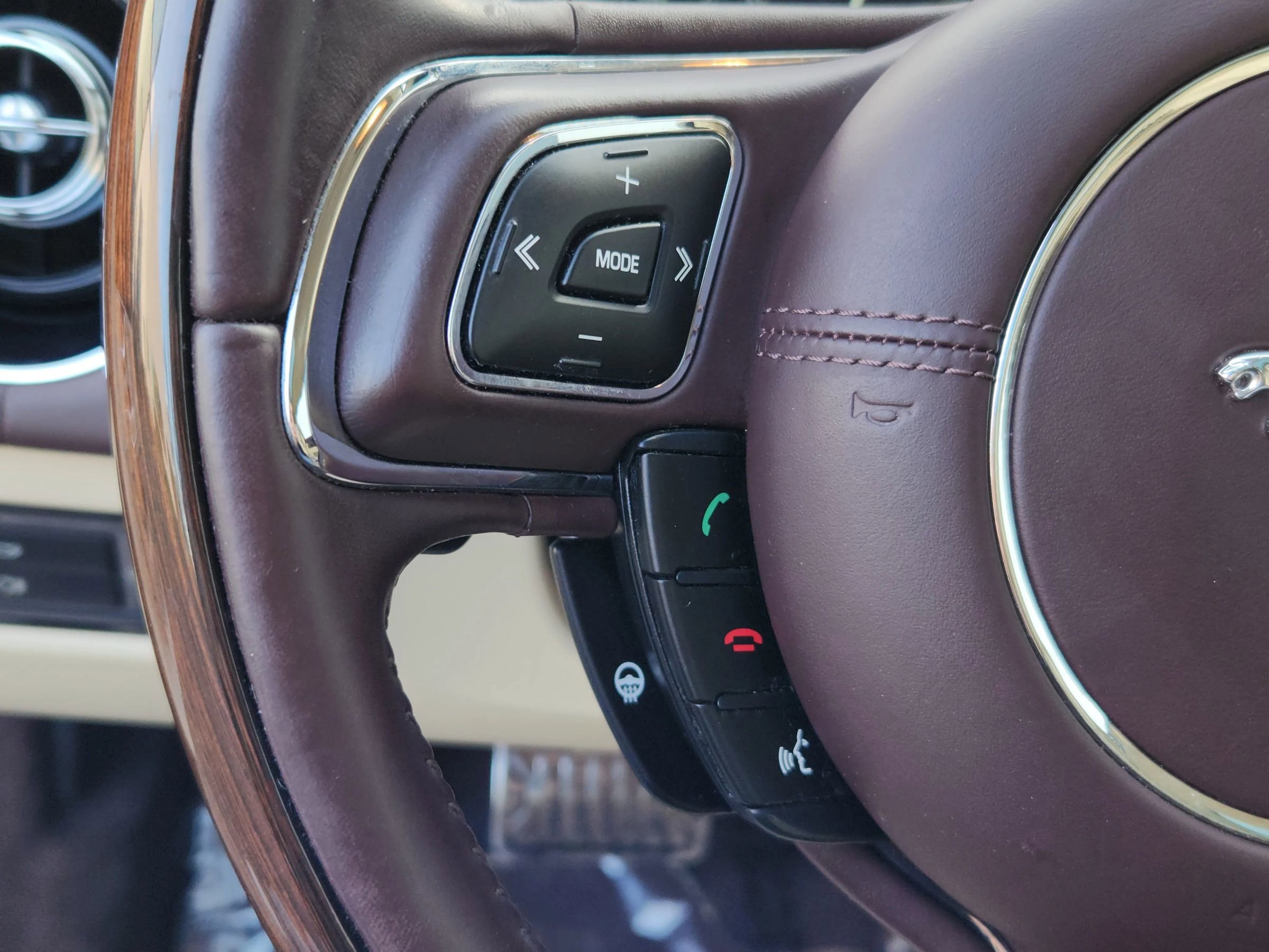 Used 2011 Jaguar XJ L Supersport RWD image 12