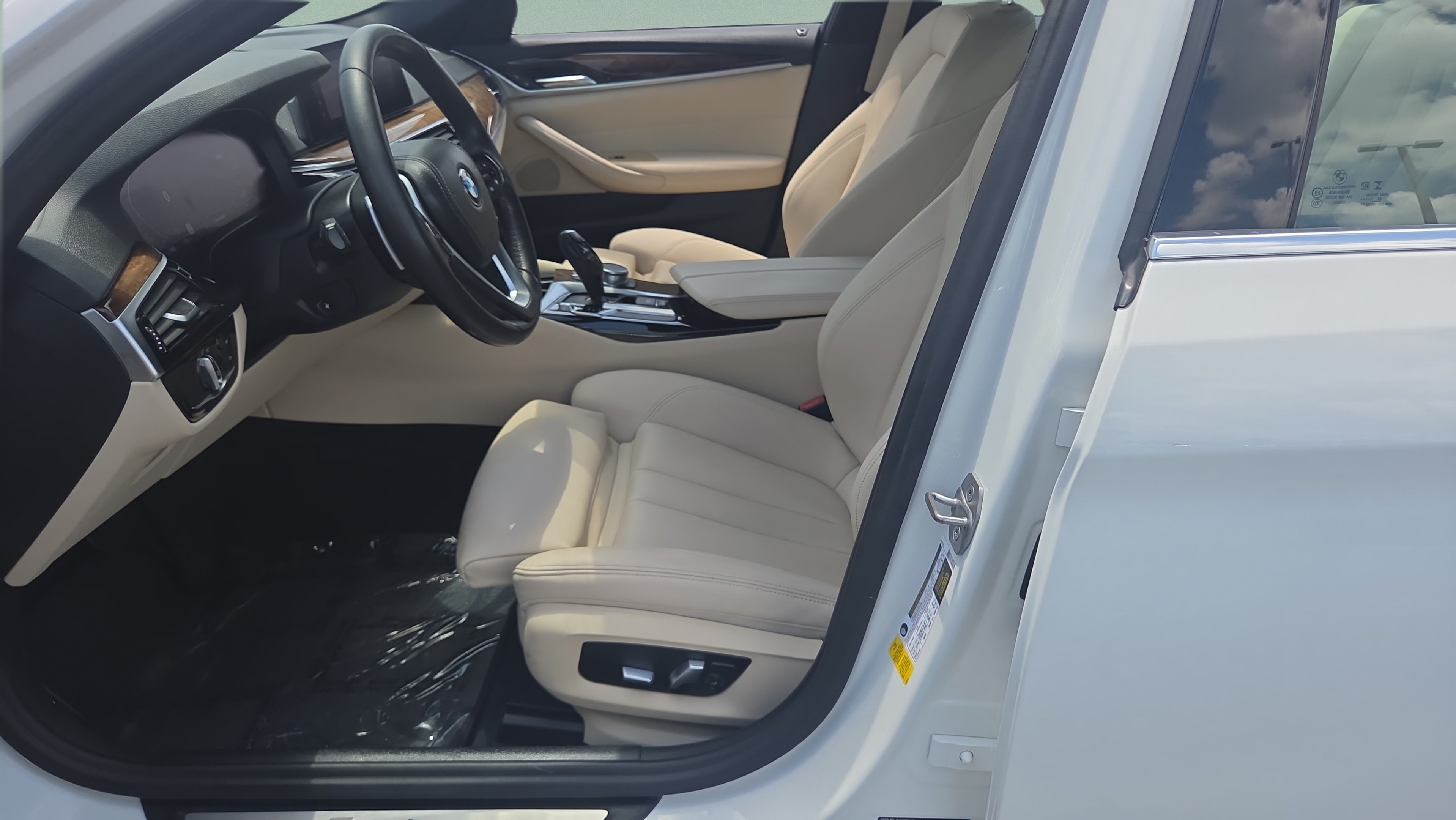 Used 2020 BMW 530i w/ Convenience Package RWD image 9
