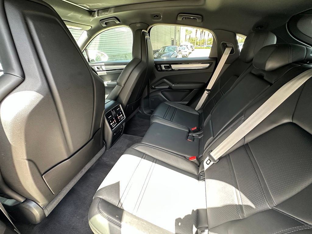 Certified 2023 Porsche Cayenne Platinum Edition AWD/4WD image 39