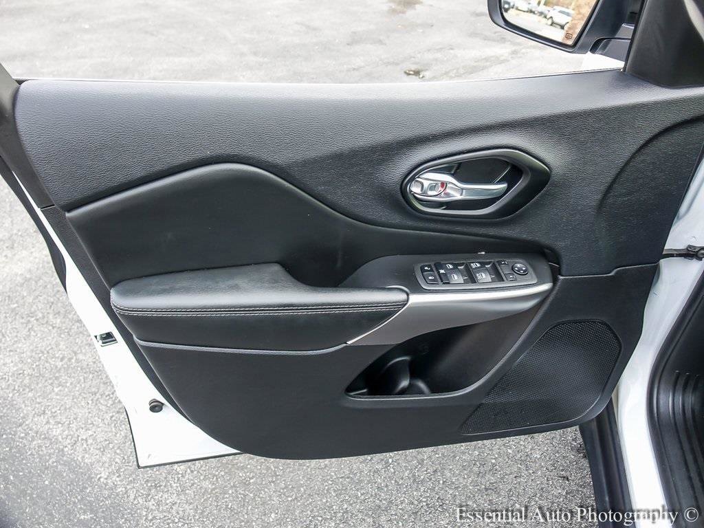 Used 2022 Jeep Cherokee Latitude Lux w/ Mopar Interior Package image 19