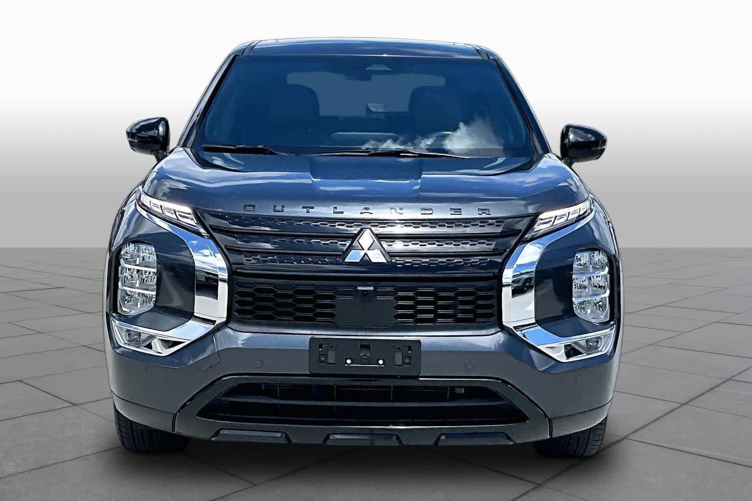 Used 2024 Mitsubishi Outlander SE Black Edition FWD image 4