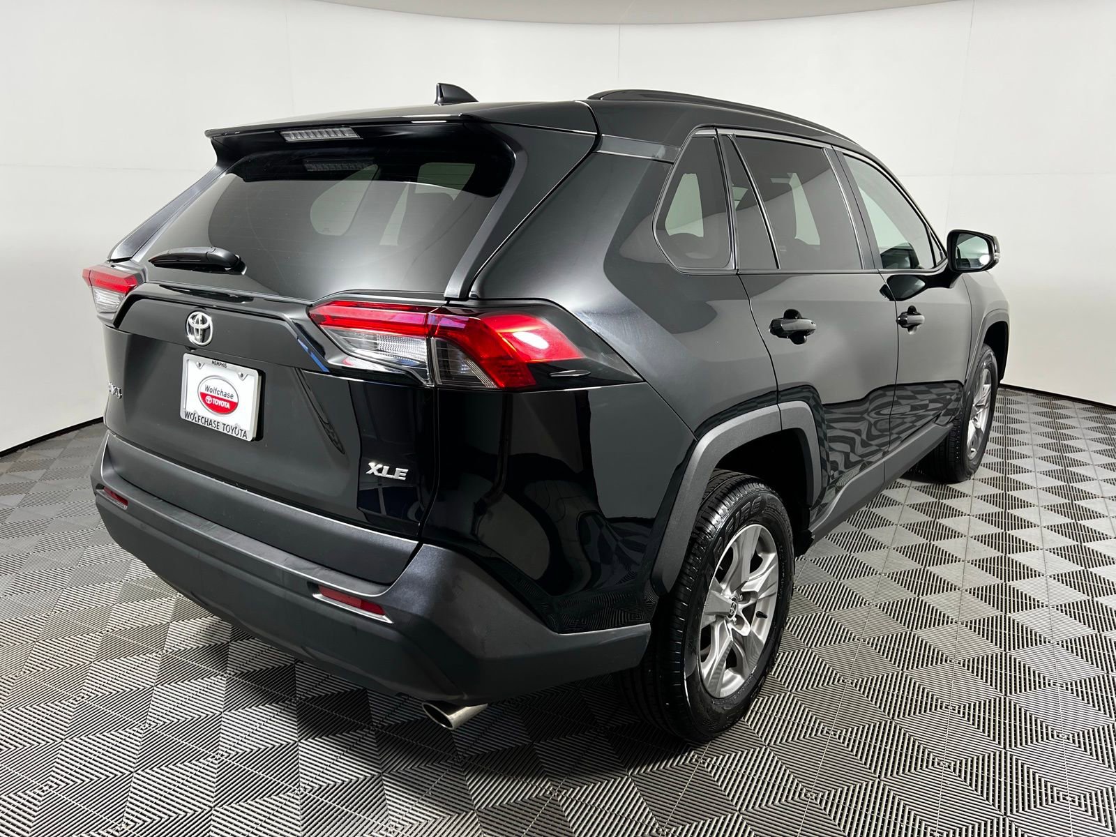 Used 2024 Toyota RAV4 XLE FWD image 5