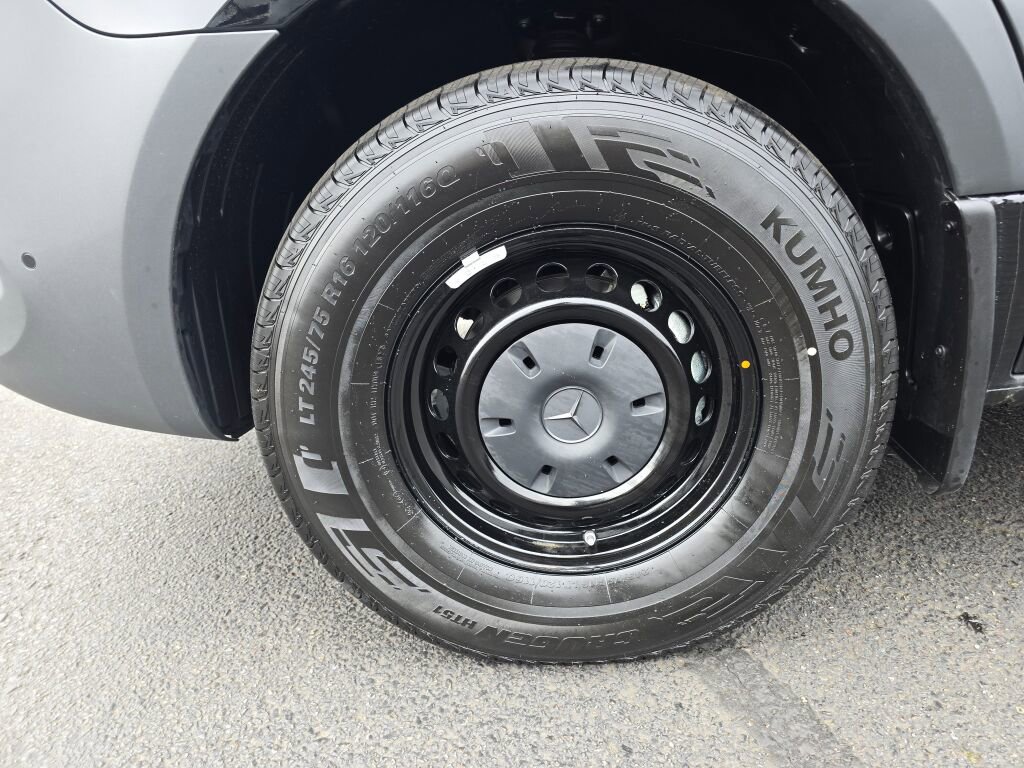 New 2025 Mercedes-Benz Sprinter 2500 image 9