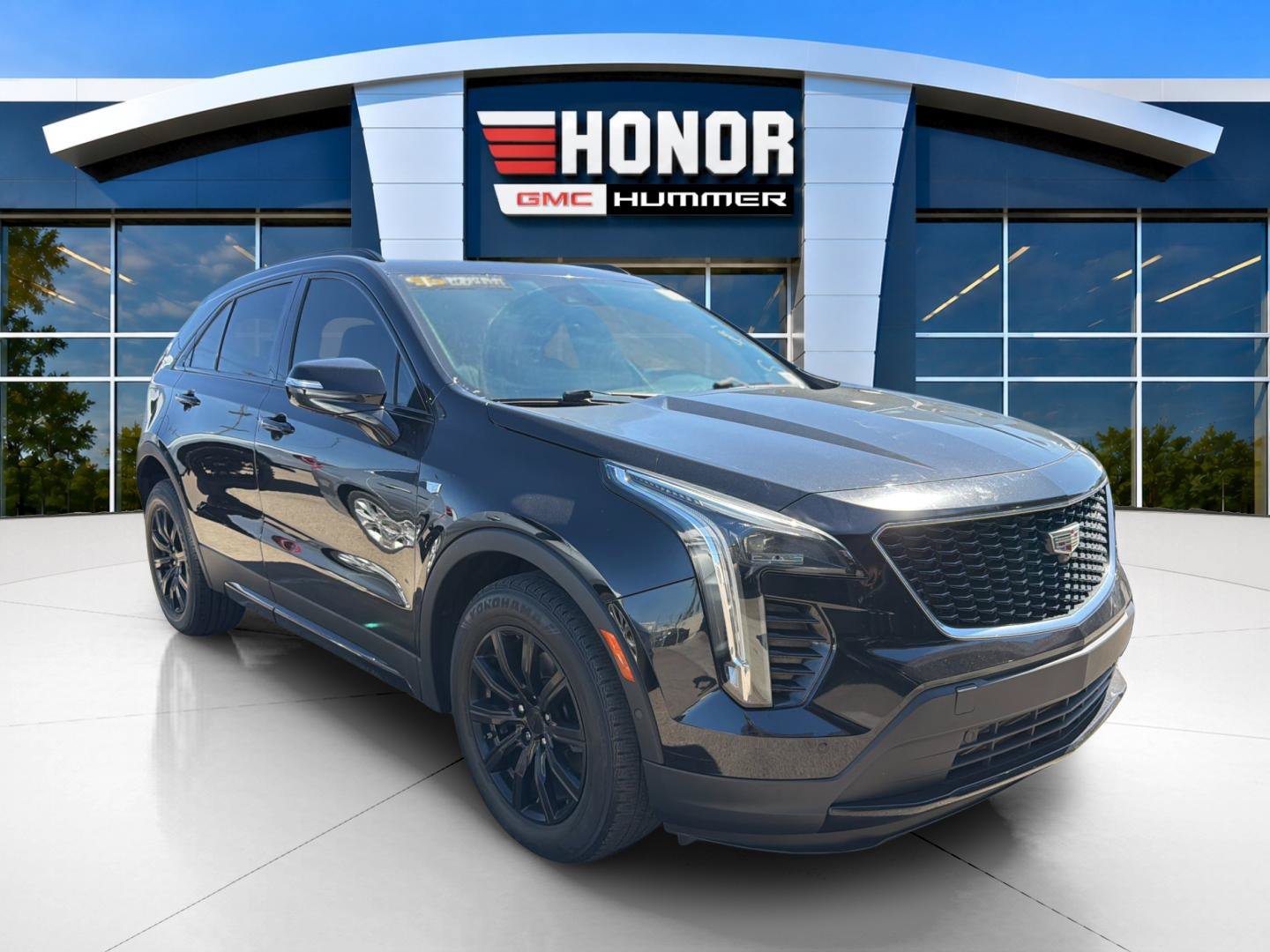 Used 2020 Cadillac XT4 Sport w/ Enhanced Visibility Package FWD image 2