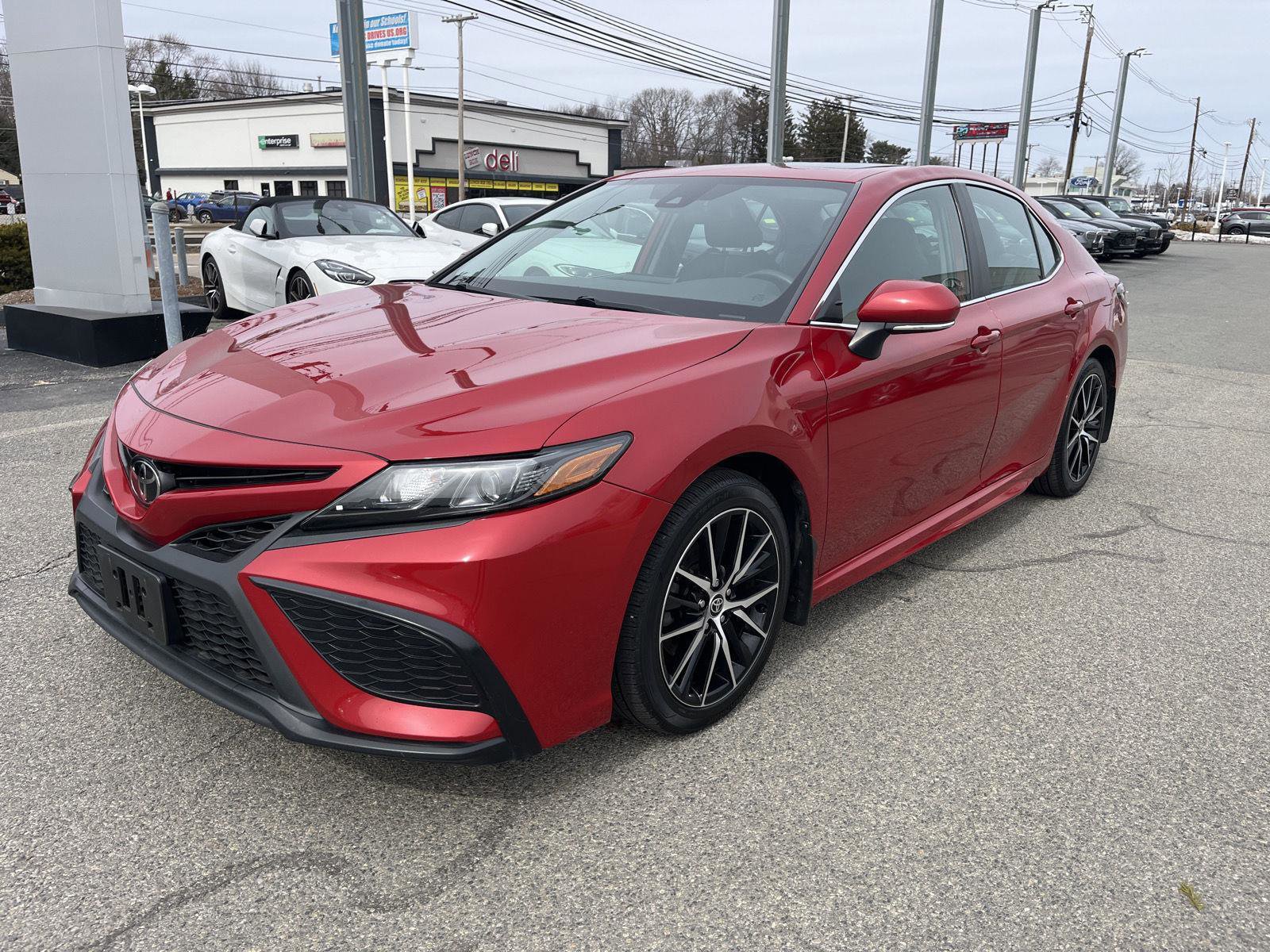 Used 2022 Toyota Camry SE w/ Cold Weather Package image 7