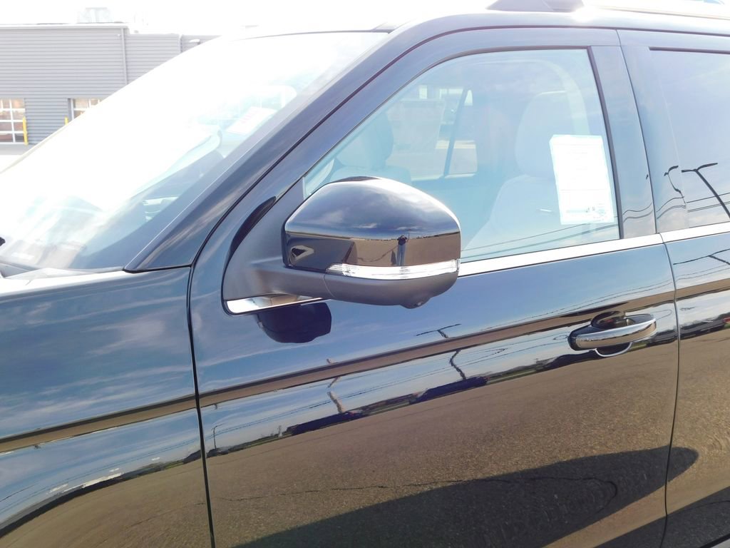 New 2026 Ford Expedition Max Platinum image 11