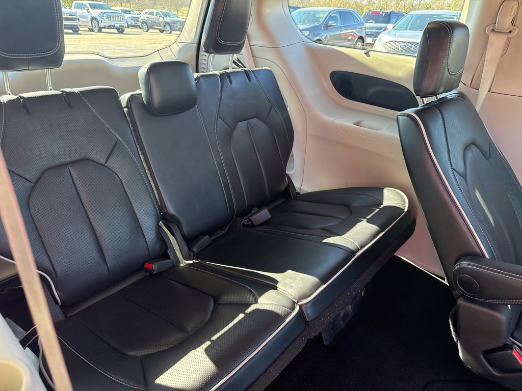Used 2024 Chrysler Pacifica Limited image 14