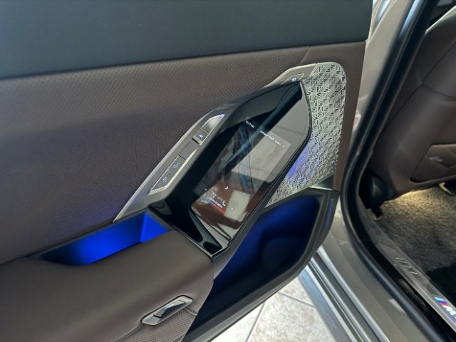 Used 2024 BMW 760i xDrive w/ Executive Package image 28