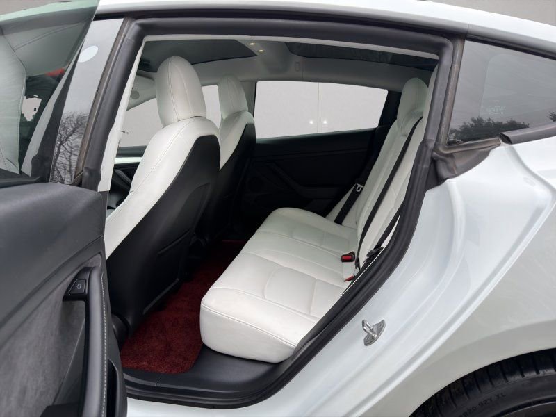 Used 2021 Tesla Model 3 Performance image 10