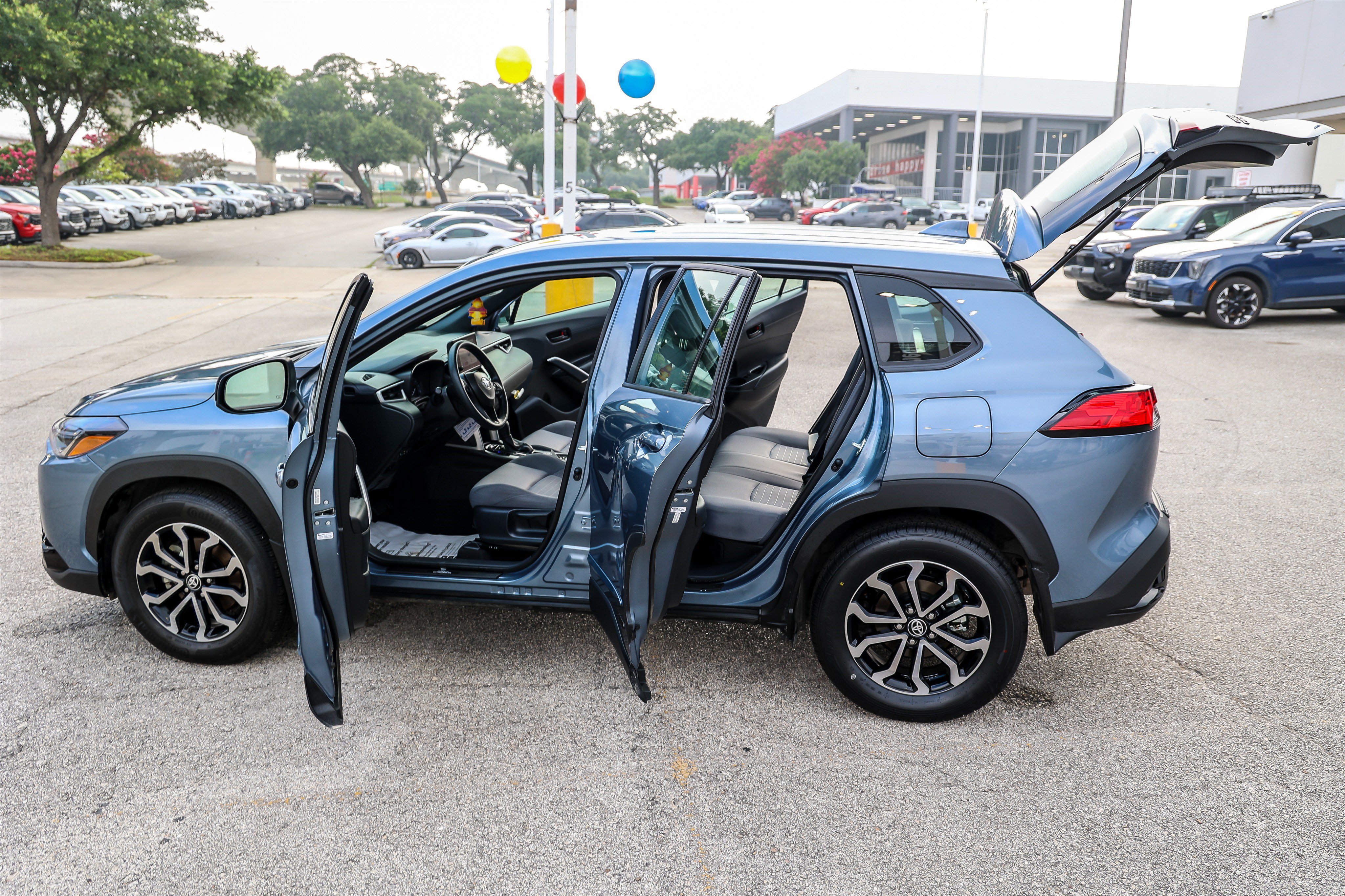 Used 2024 Toyota Corolla Cross AWD Hybrid image 11