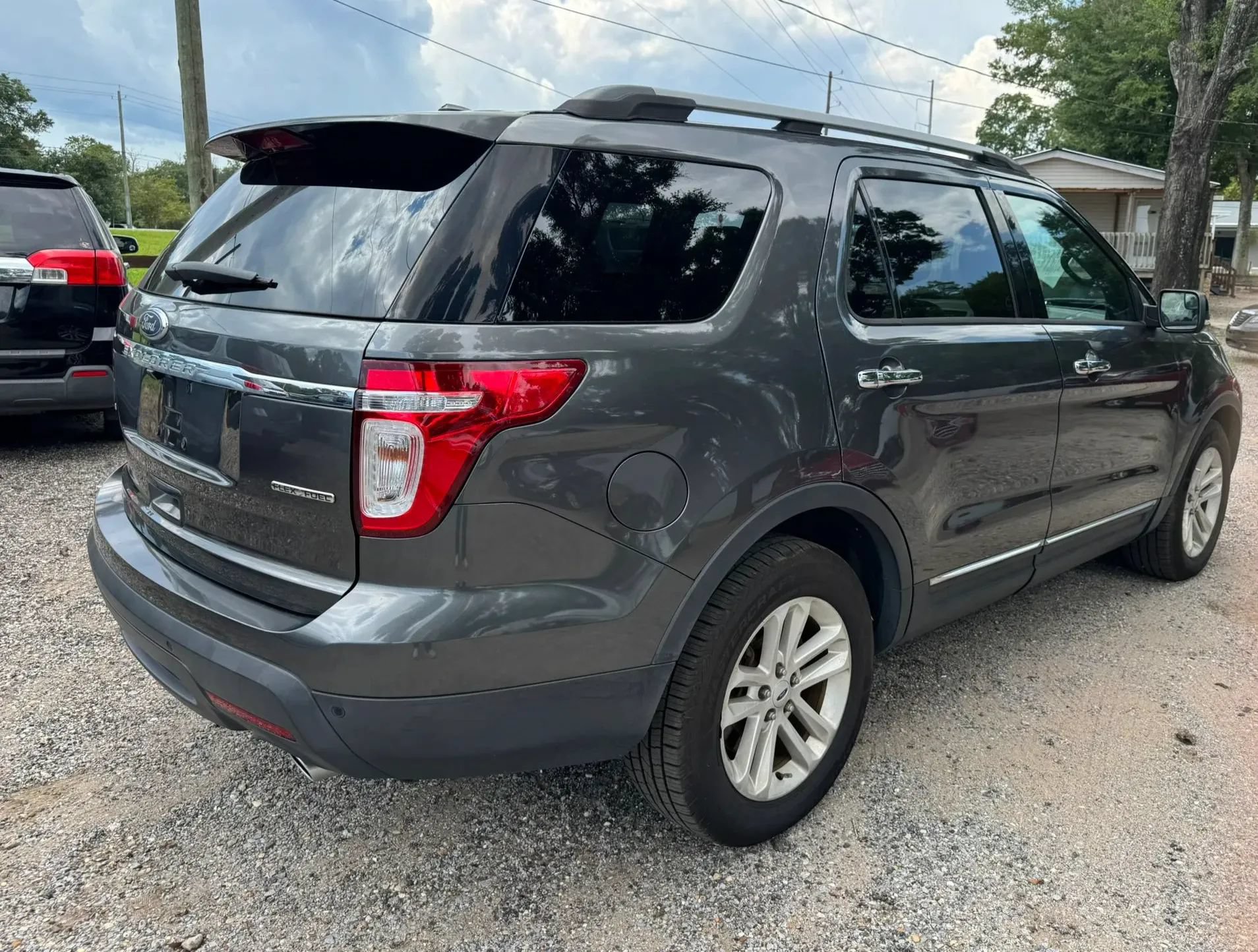 Used 2015 Ford Explorer XLT w/ Equipment Group 202A FWD image 7