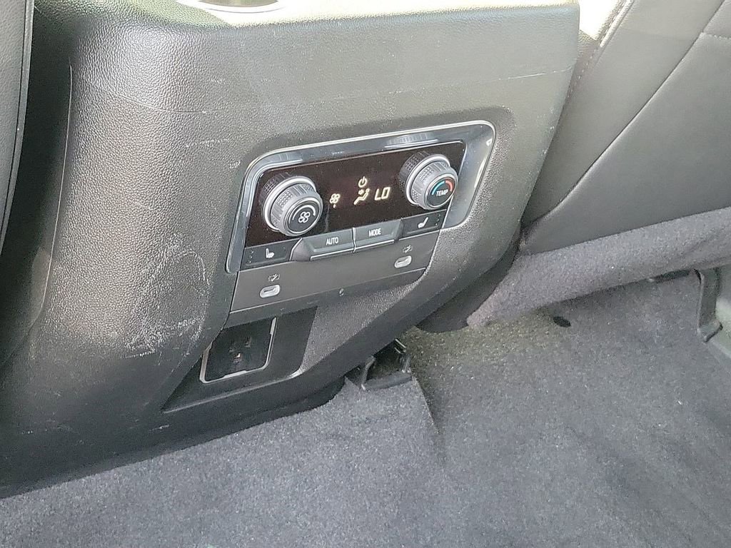 Used 2022 Chevrolet Tahoe Z71 w/ Luxury Package image 25