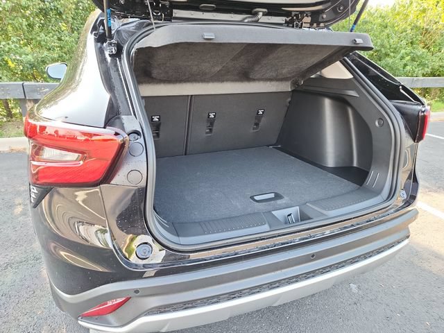 New 2026 Chevrolet Trax LT w/ Driver Confidence Package FWD image 18