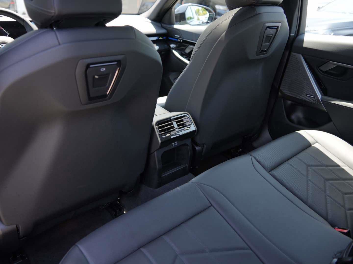 Used 2026 BMW 530i w/ M Sport Package RWD image 9