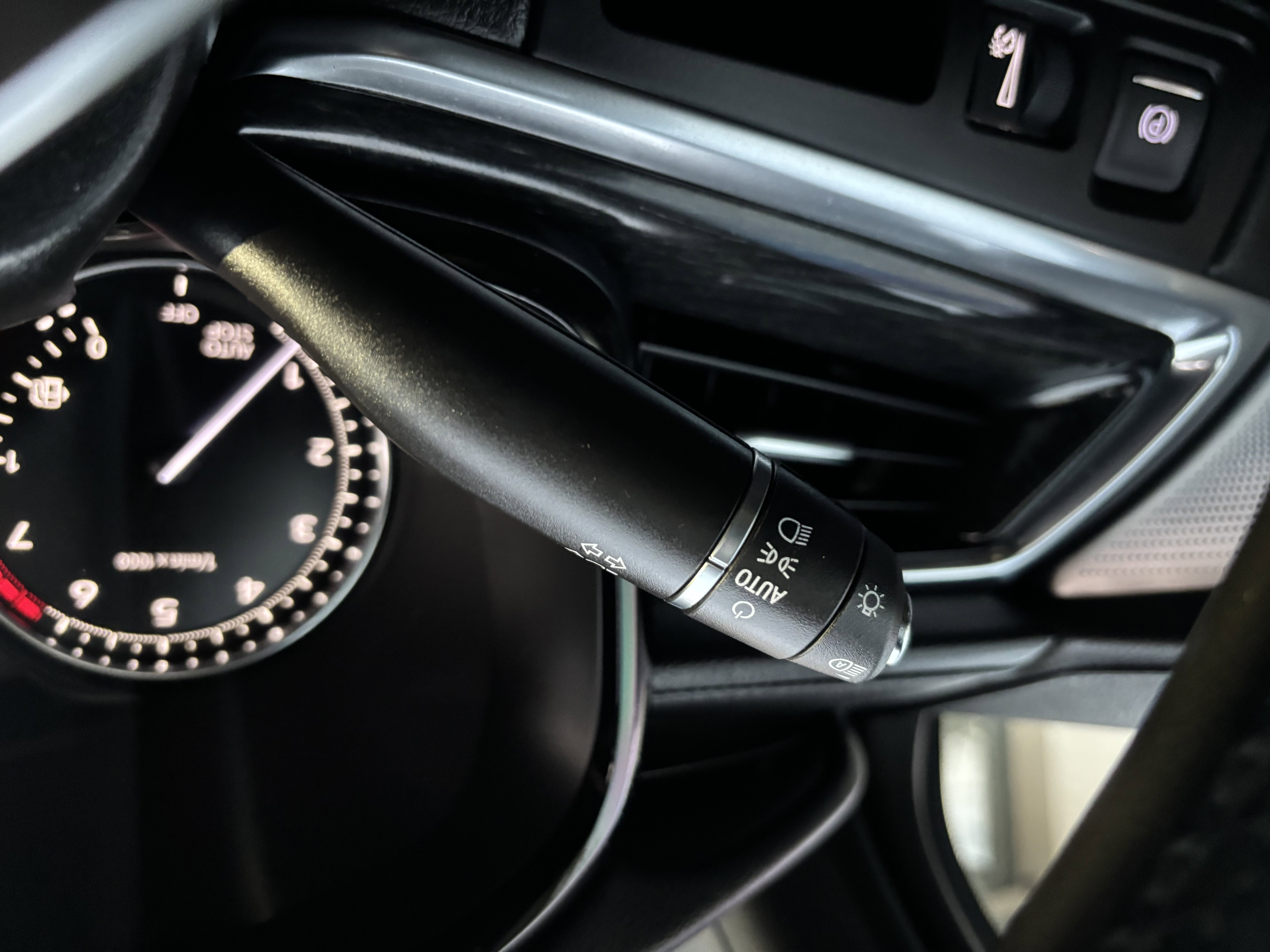 Used 2020 Cadillac XT5 Premium Luxury image 27