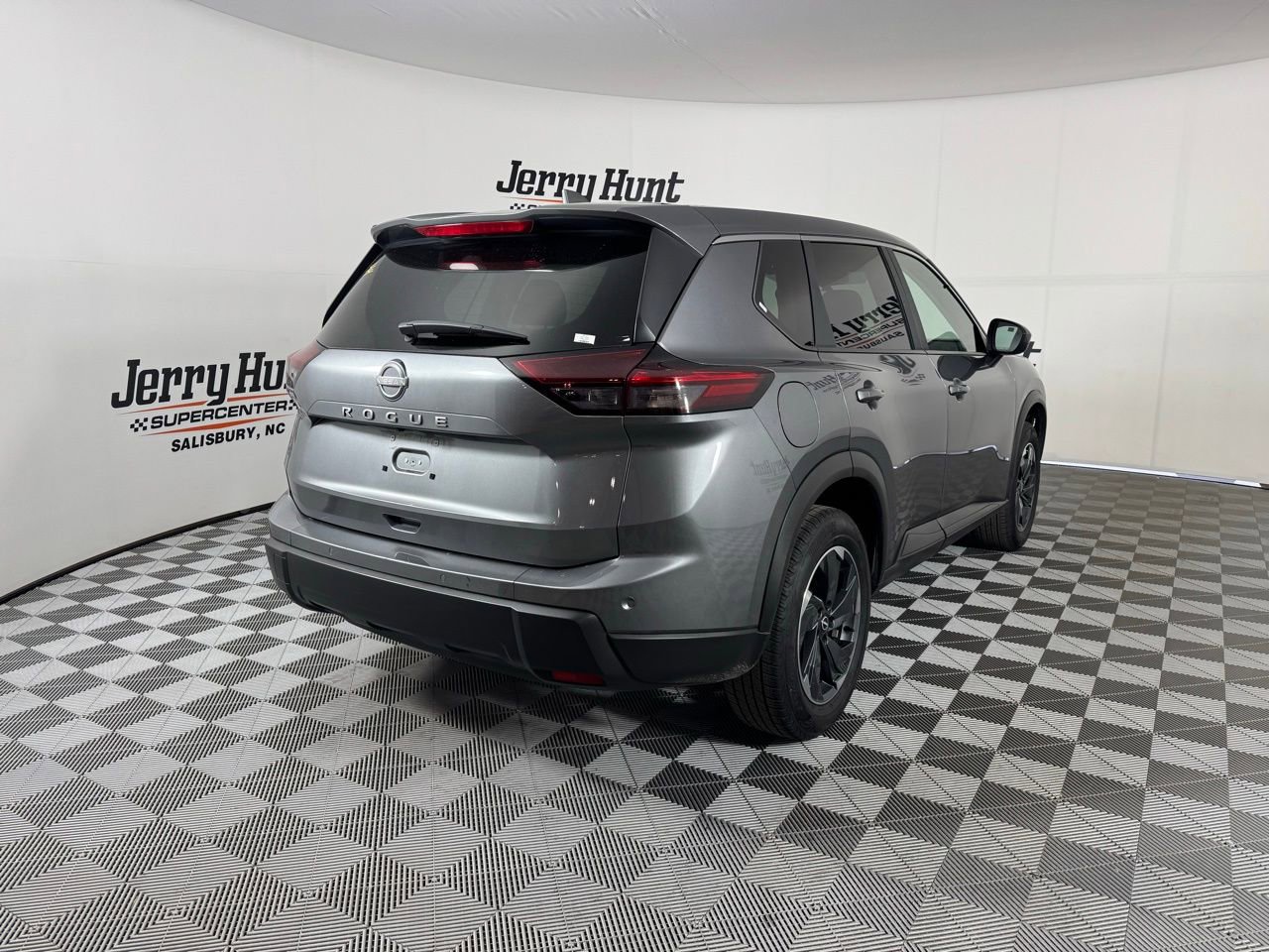 Used 2025 Nissan Rogue SV image 8