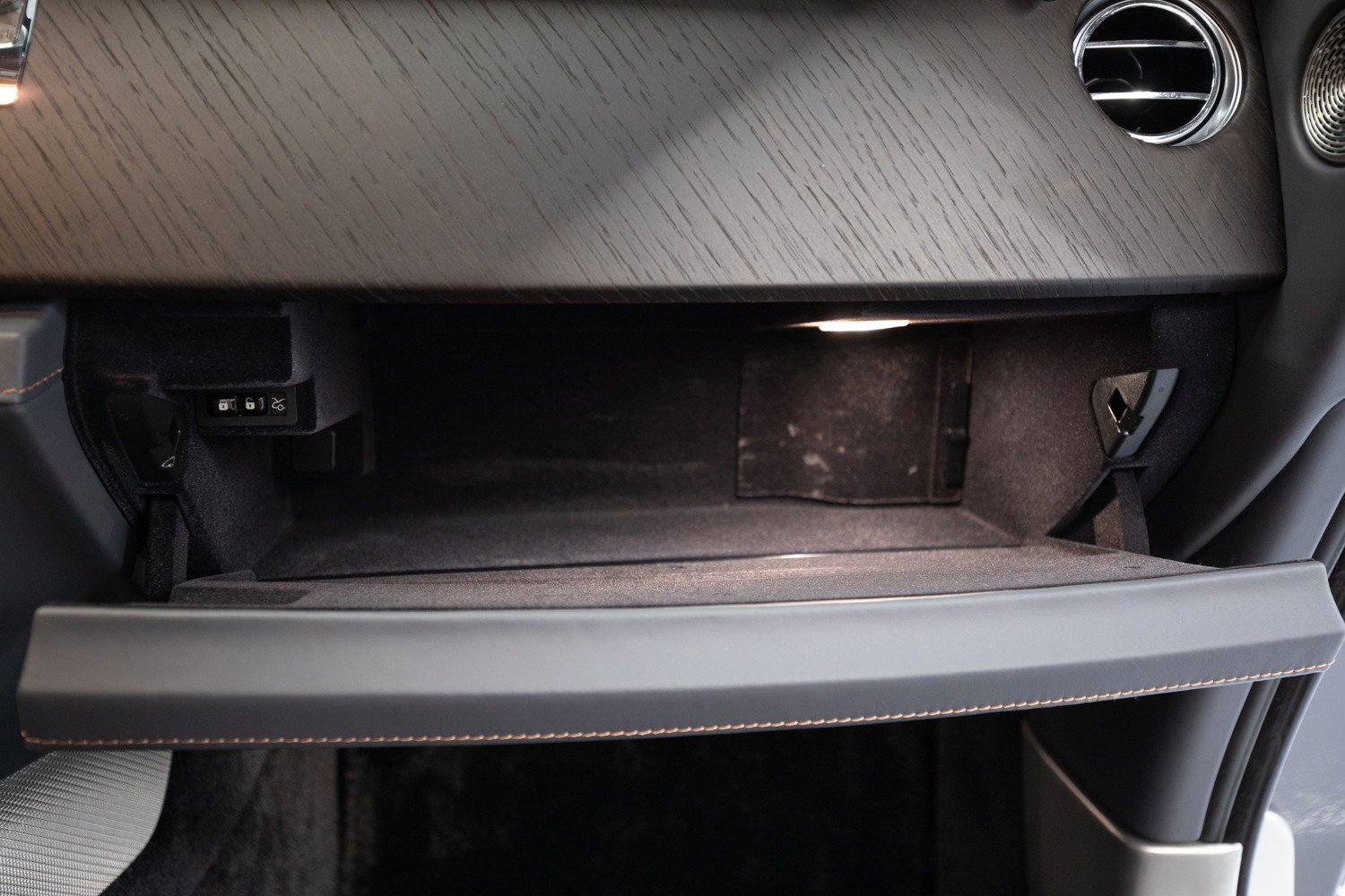 Used 2018 Rolls-Royce Wraith RWD image 30