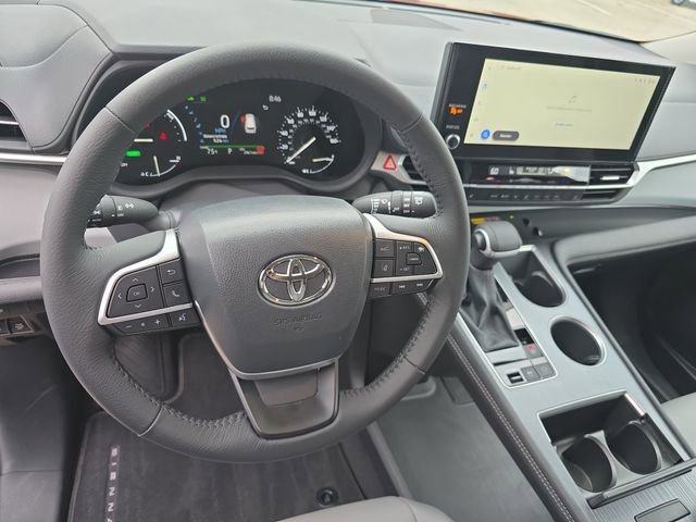 Used 2025 Toyota Sienna XLE image 17