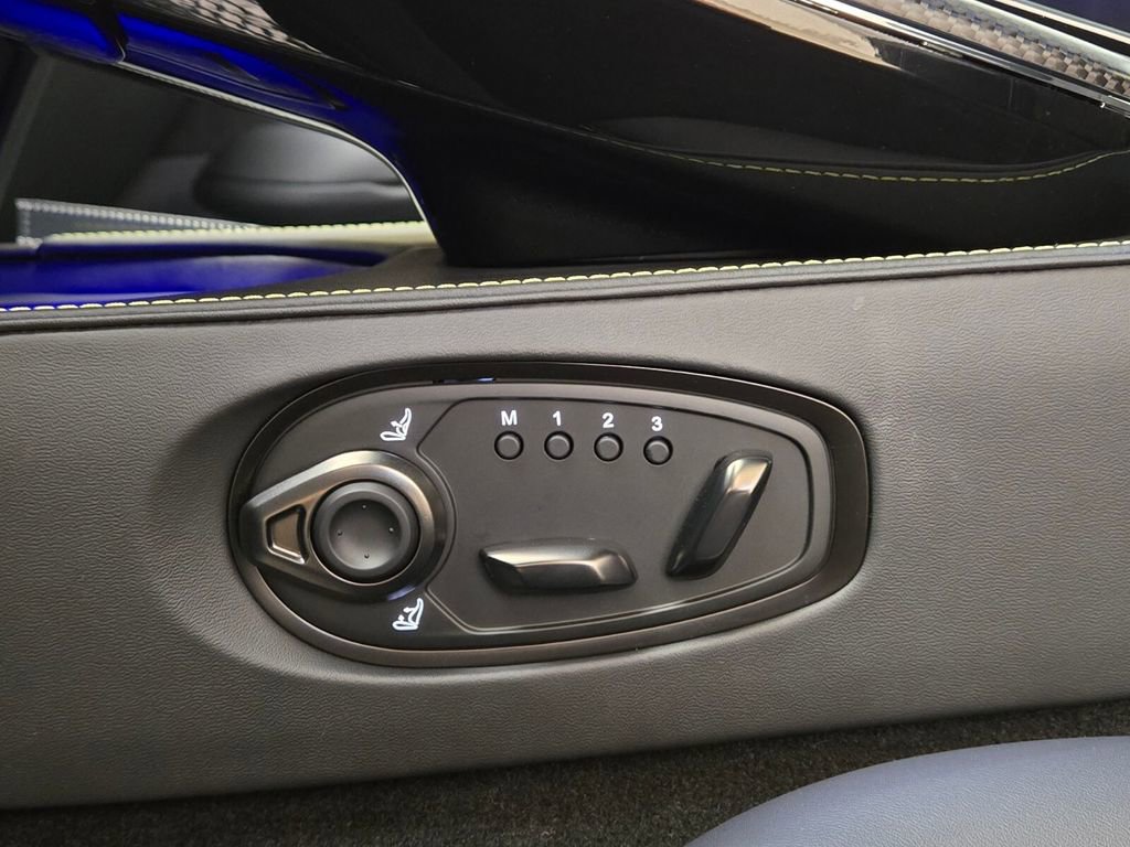 New 2025 Aston Martin V8 Vantage Coupe RWD image 35