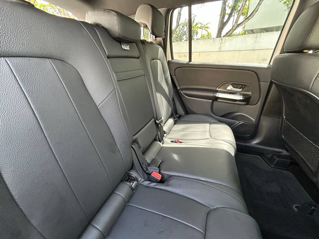 Used 2022 Mercedes-Benz GLB 250 w/ Premium Package Lite image 36