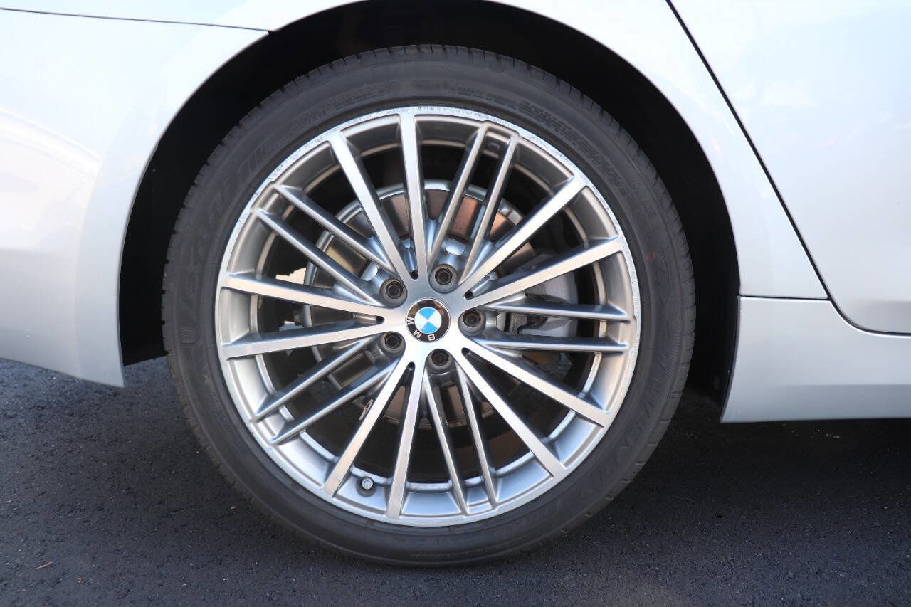 Used 2017 BMW 530i RWD image 11