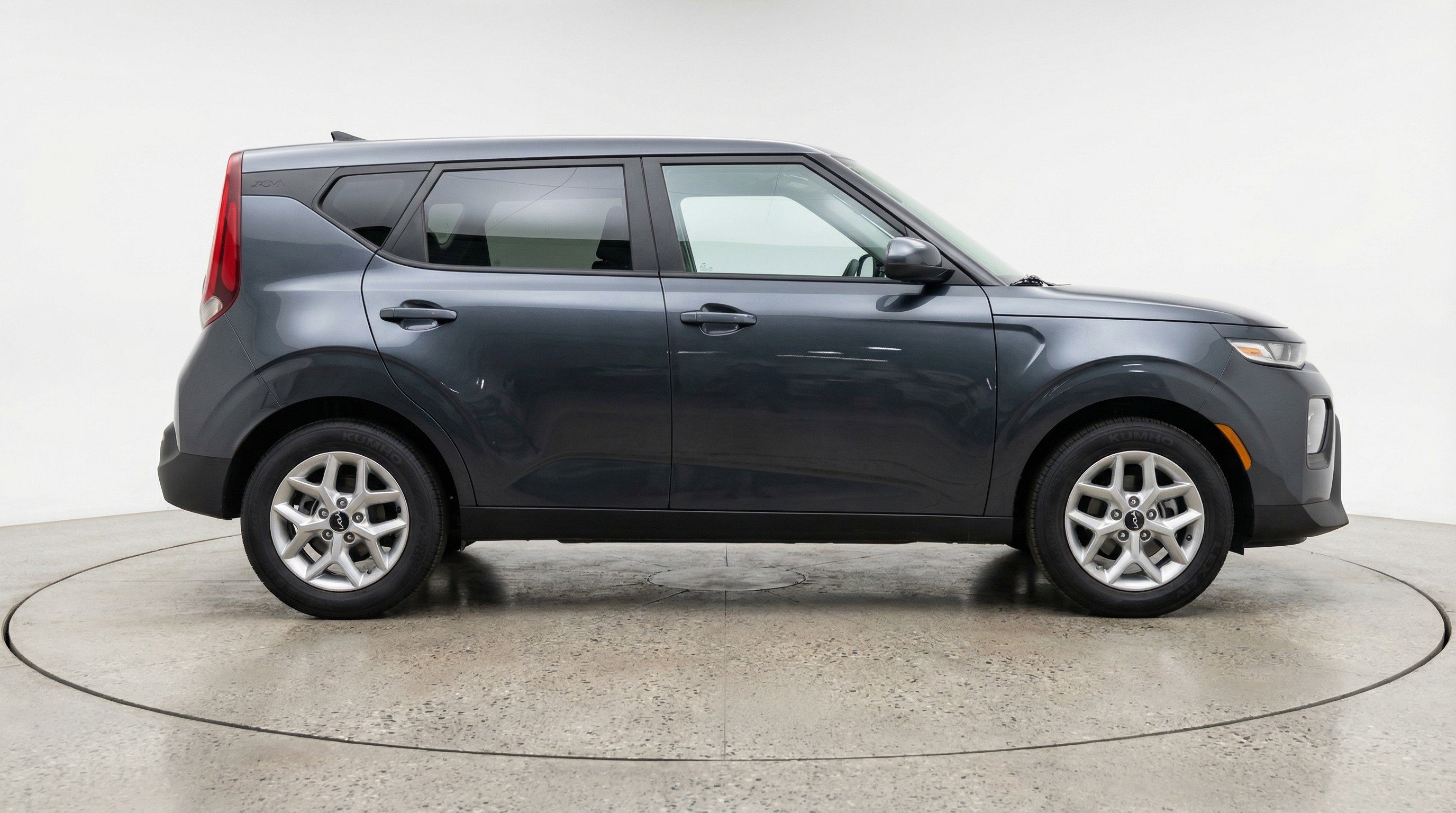 Used 2025 Kia Soul LX w/ LX Technology Package FWD image 11