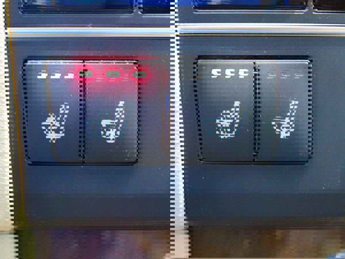 Used 2011 Mercedes-Benz E 550 Sport image 26