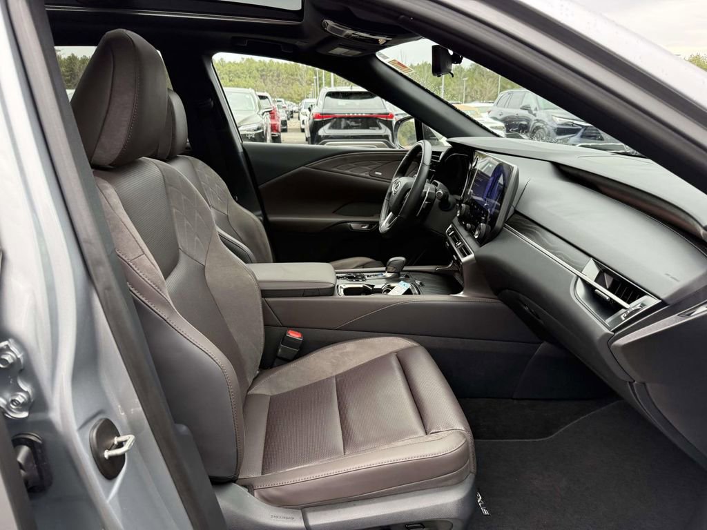 Used 2025 Lexus RX 450h Luxury w/ Convenience Package image 14