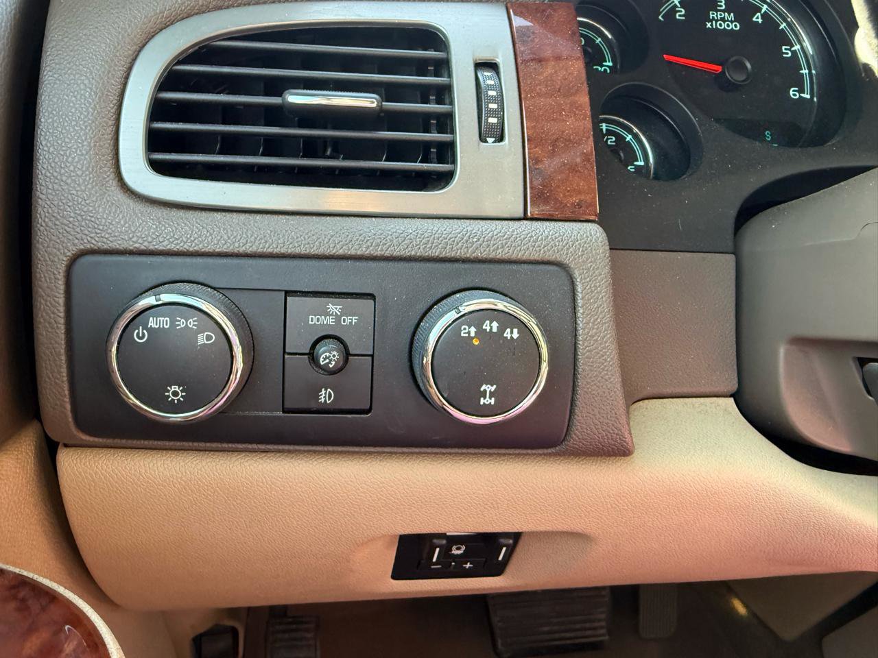 Used 2013 GMC Sierra 2500 SLT w/ SLT Convenience Package image 12